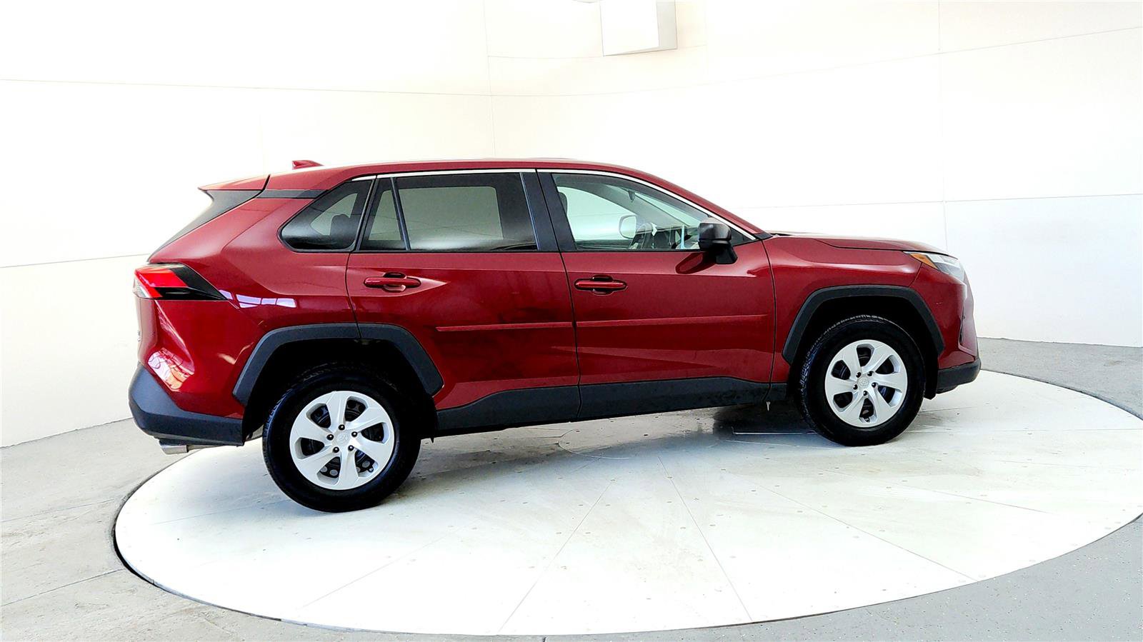 Used 2024 Toyota RAV4 LE image 6