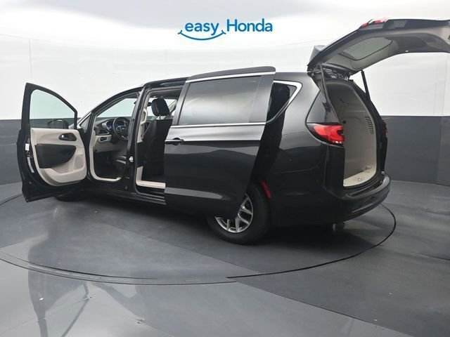 Used 2023 Chrysler Pacifica Touring-L FWD image 39