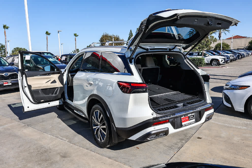 Used 2023 INFINITI QX60 Sensory AWD/4WD image 29