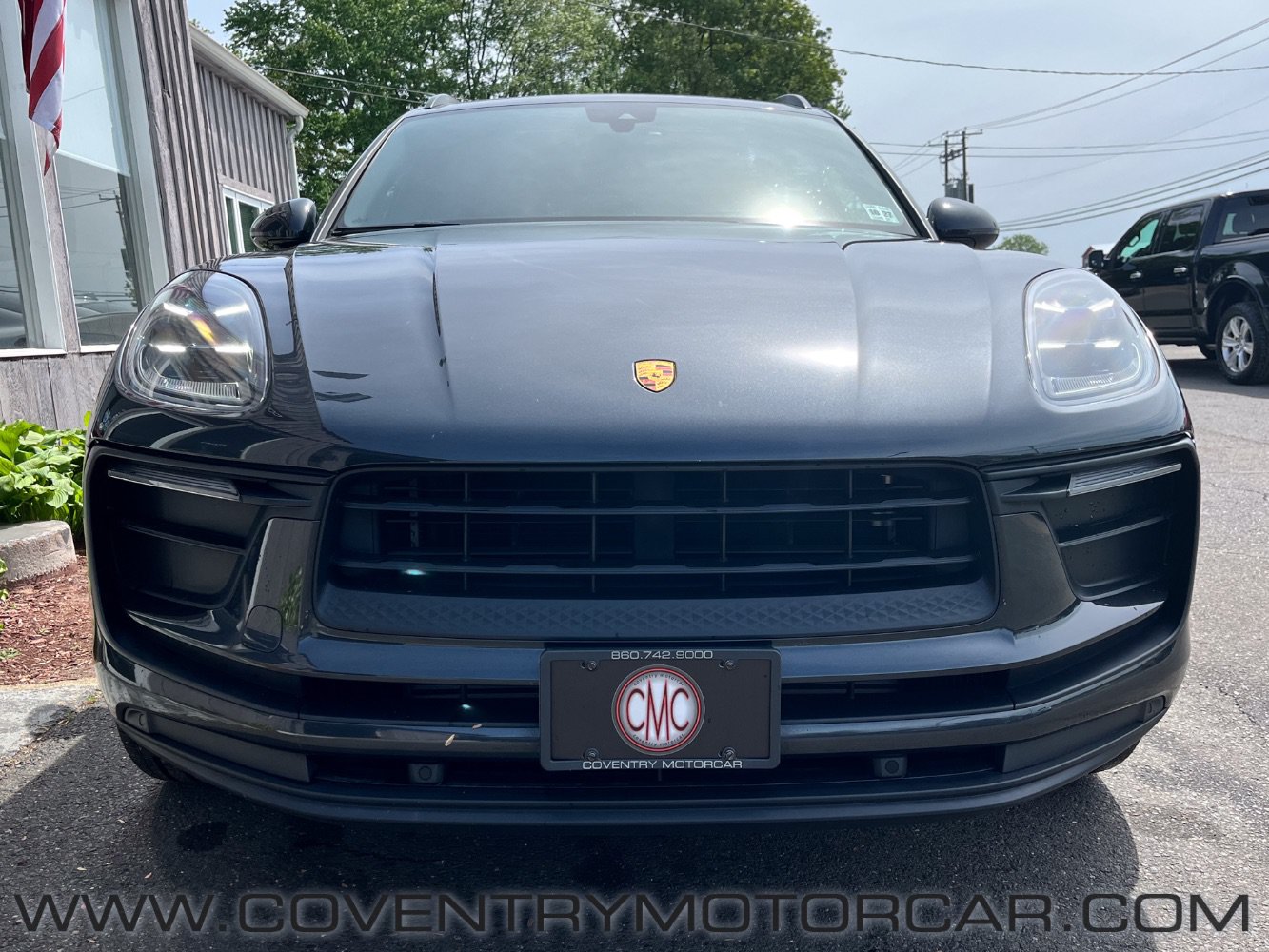 Used 2022 Porsche Macan AWD/4WD image 3