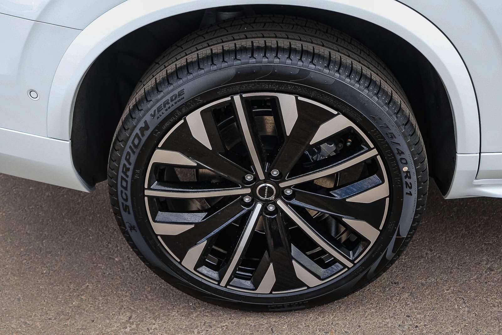 New 2027 Volvo XC90 B6 Plus AWD/4WD image 12
