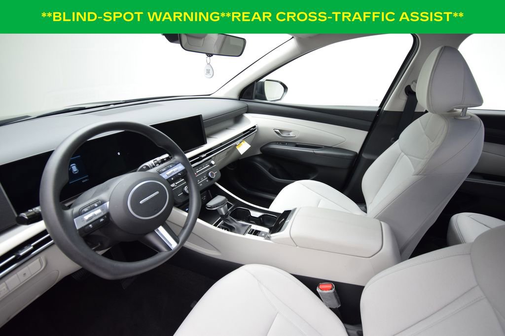 Used 2025 Hyundai Tucson SE image 9