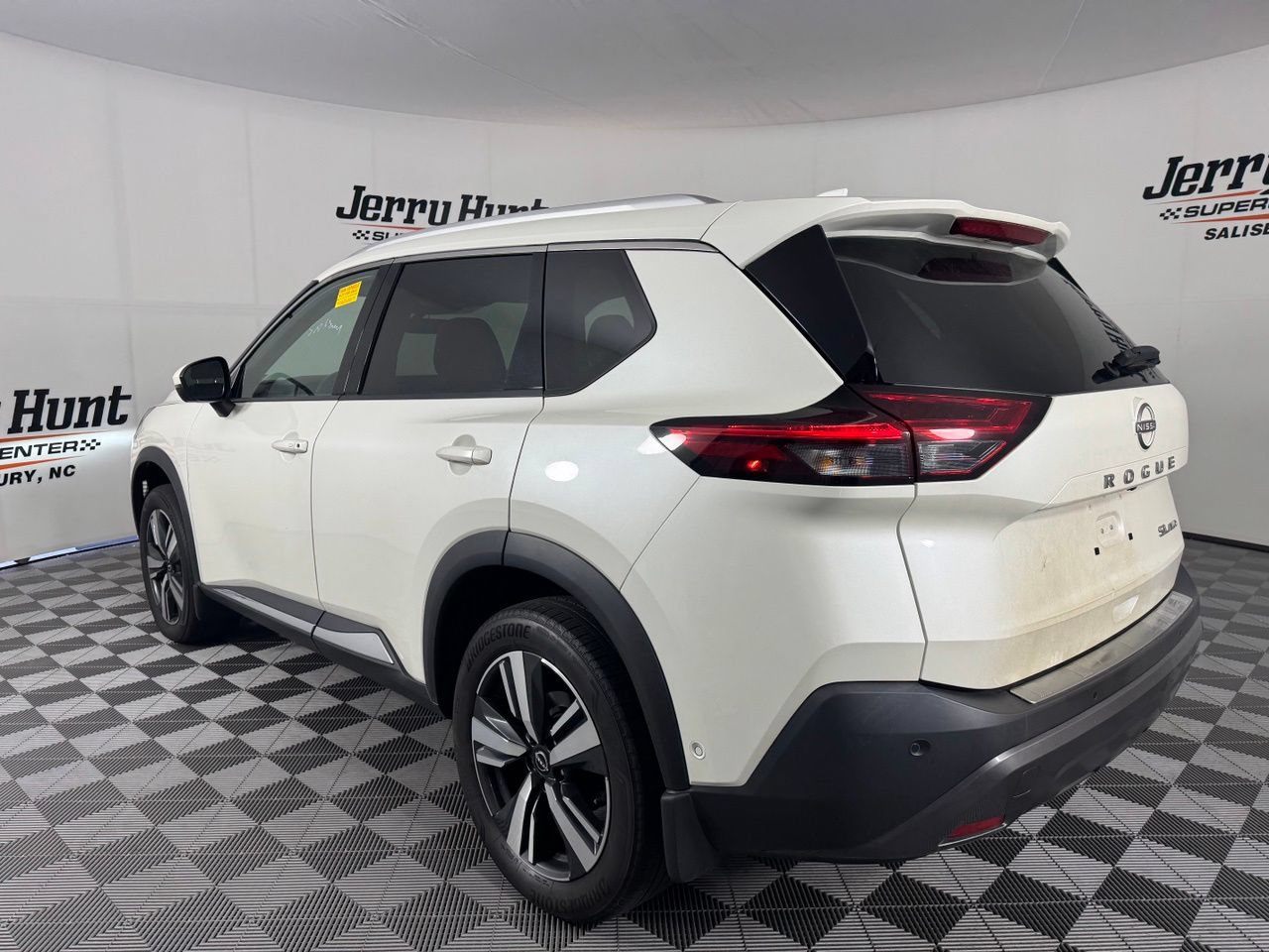 Used 2023 Nissan Rogue SL w/ SL Premium Package AWD/4WD image 9