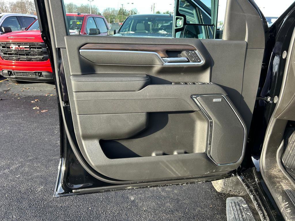New 2026 GMC Sierra 3500 SLT w/ SLT Premium Package image 5