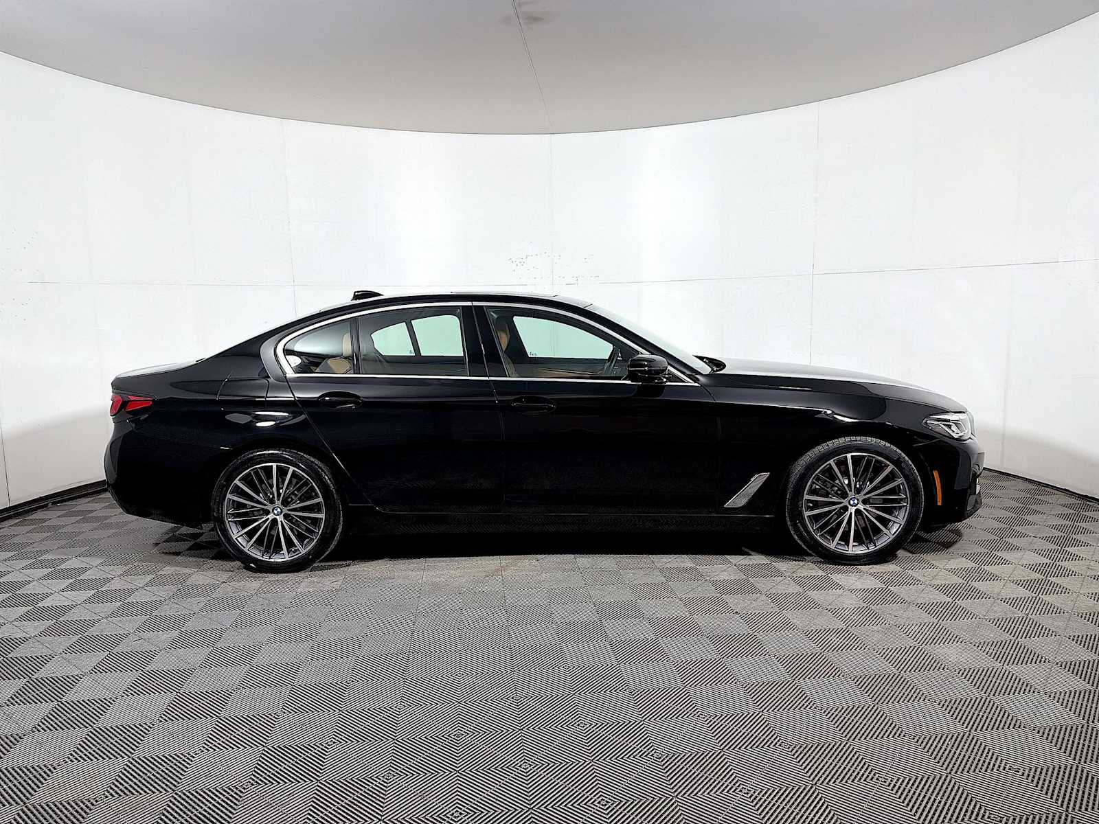 Certified 2023 BMW 530i xDrive w/ Convenience Package image 7