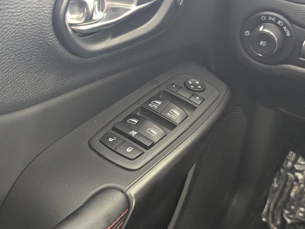 Used 2021 Jeep Cherokee Trailhawk w/ Sun, Sound & Nav Group AWD/4WD image 18