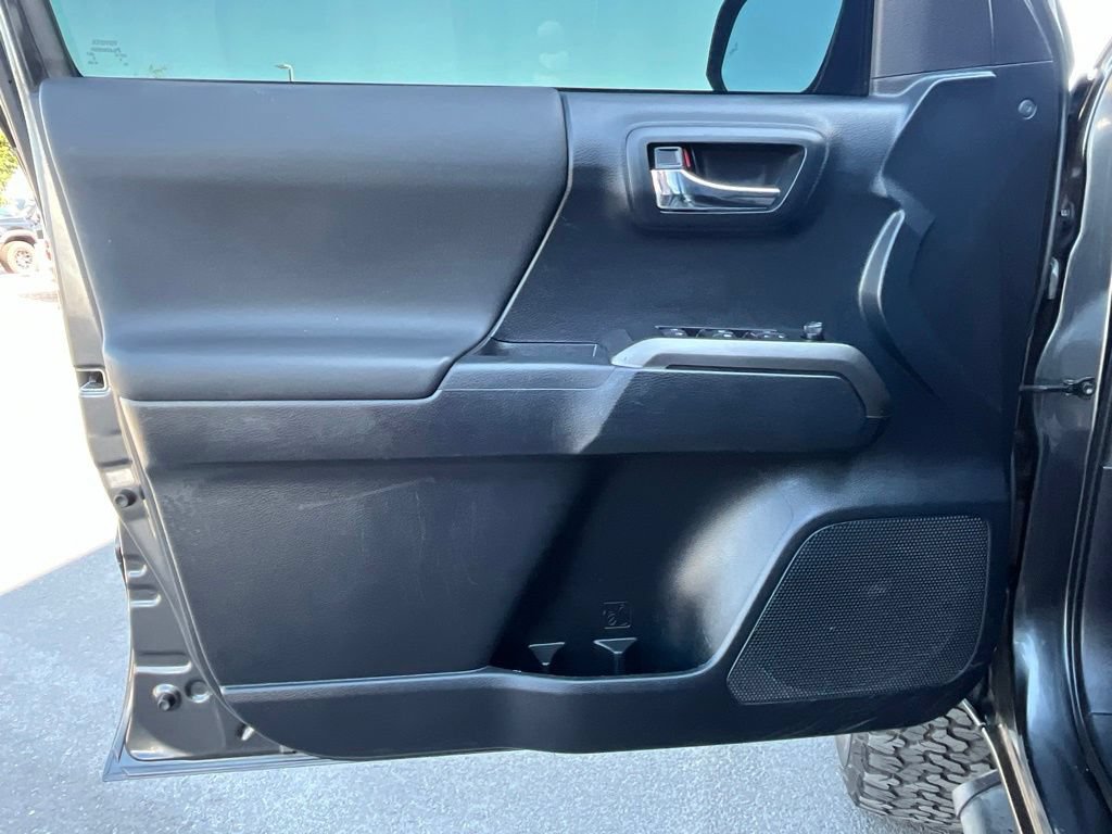 Used 2019 Toyota Tacoma TRD Sport w/ Technology Package RWD image 6