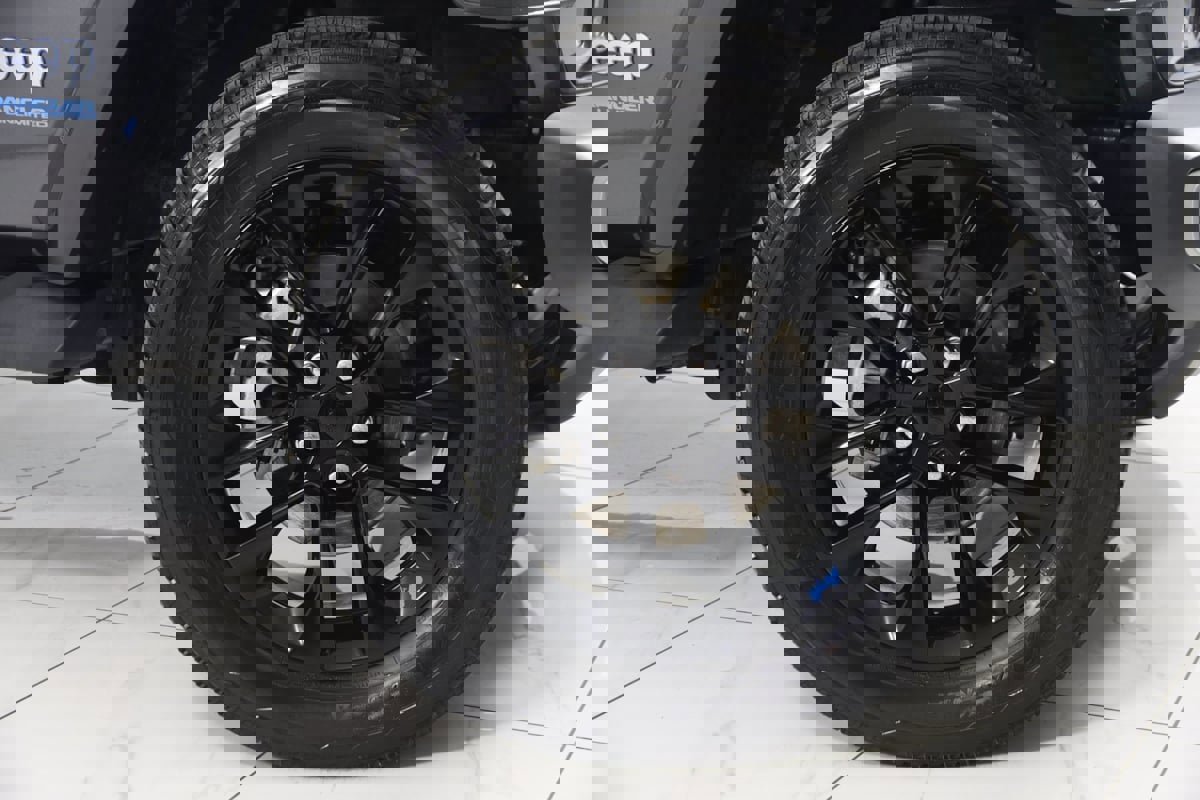 Used 2022 Jeep Wrangler Unlimited Sahara w/ Cold Weather Group image 18