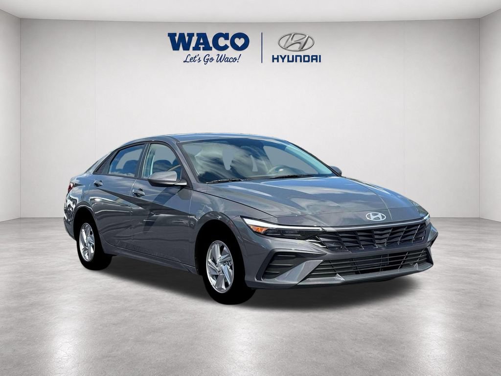 Used 2026 Hyundai Elantra SE FWD image 11