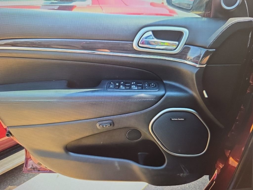 Used 2018 Jeep Grand Cherokee Overland AWD/4WD image 13