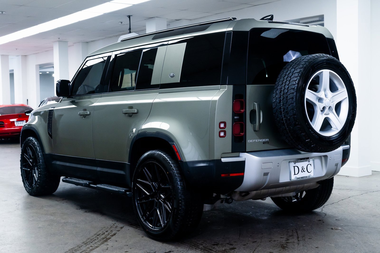 Used 2021 Land Rover Defender 110 SE image 4