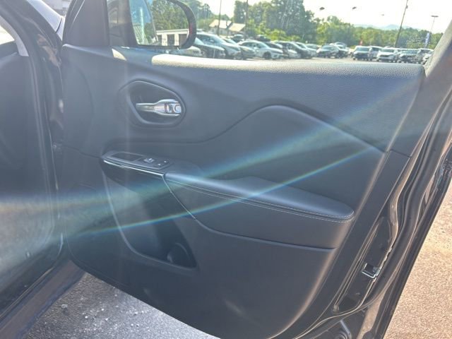 Used 2023 Jeep Cherokee Altitude Lux image 27