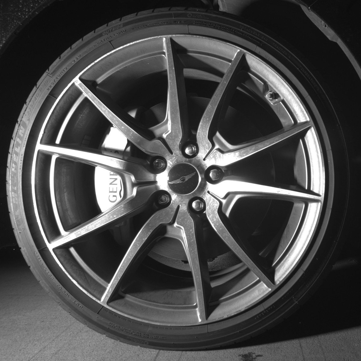 Used 2025 Genesis G70 2.5T image 13