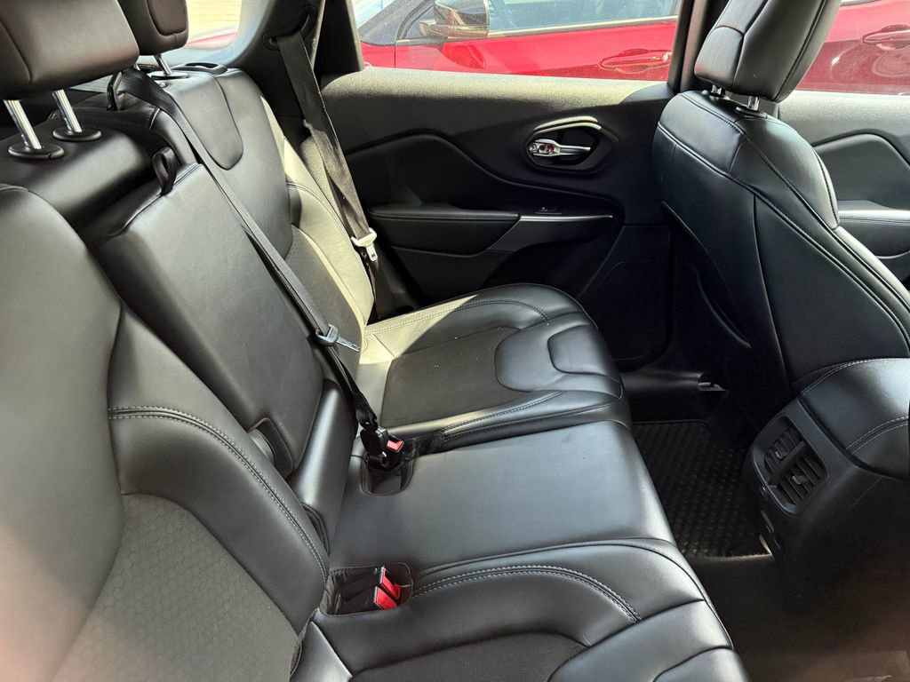 Used 2020 Jeep Cherokee Latitude Plus w/ Cold Weather Group image 4