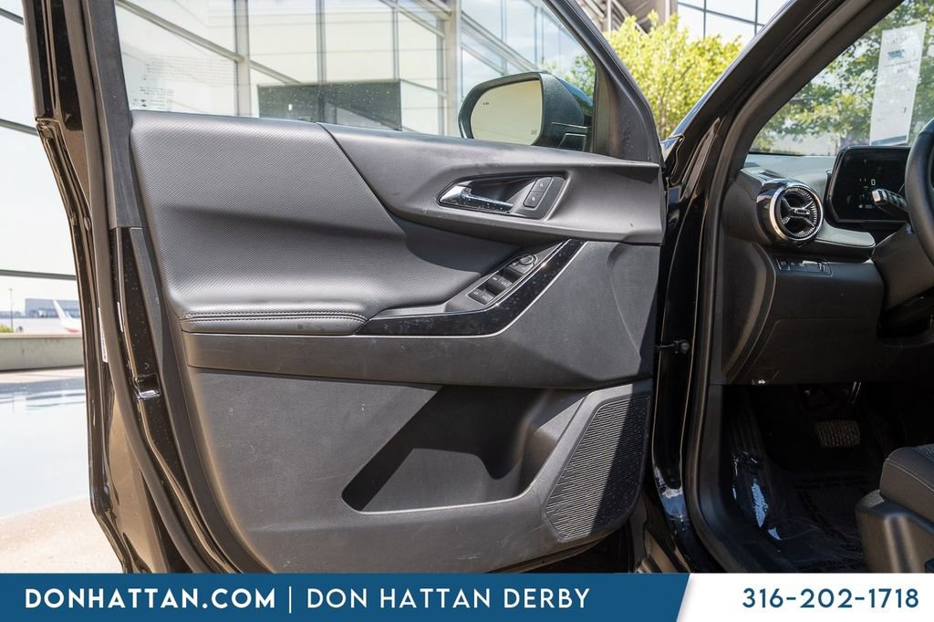 Used 2025 Chevrolet Equinox LT FWD image 14