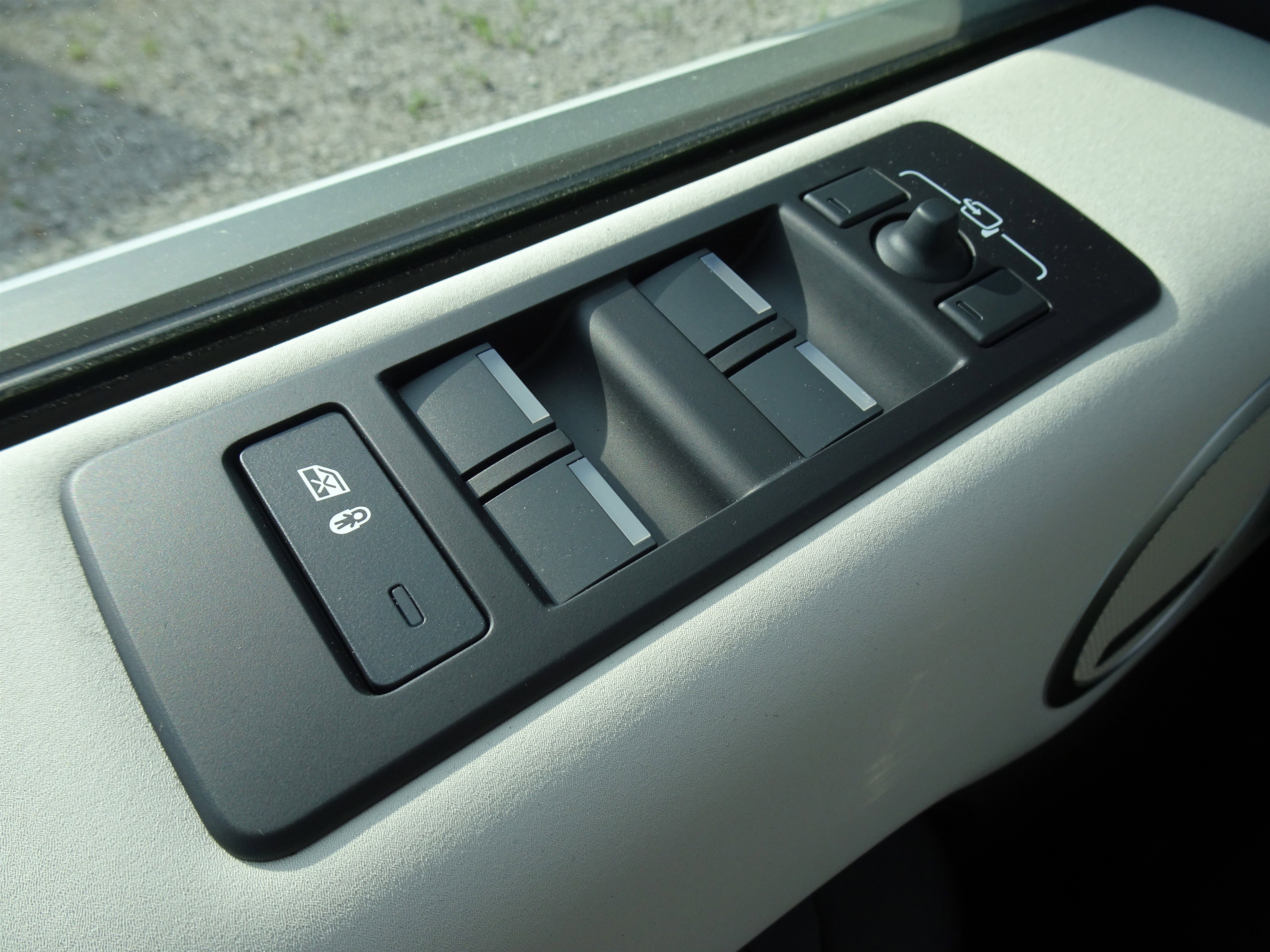 New 2025 Land Rover Discovery S image 30