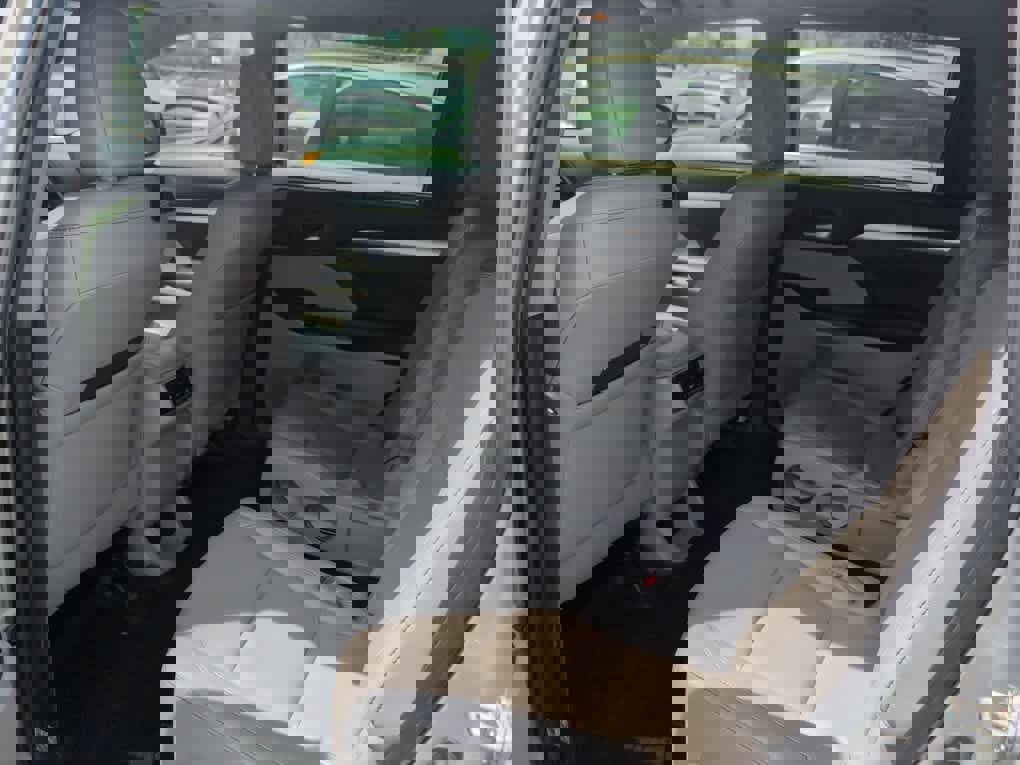 Used 2019 Toyota Highlander XLE image 9