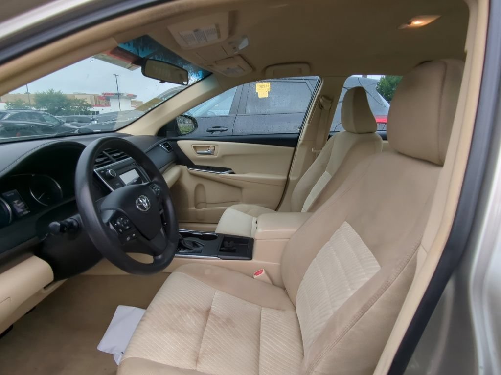 Used 2017 Toyota Camry LE FWD image 6