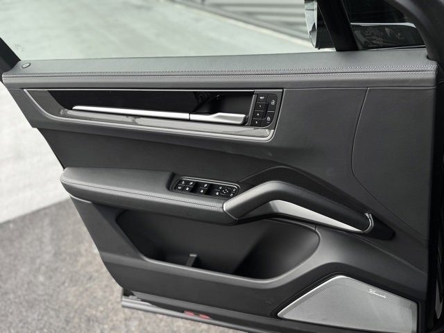 Used 2025 Porsche Cayenne Turbo image 13