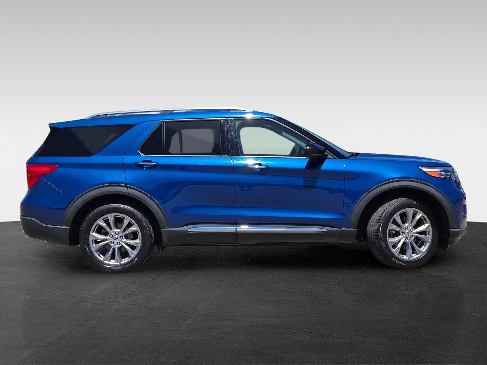 Used 2023 Ford Explorer Limited RWD image 4