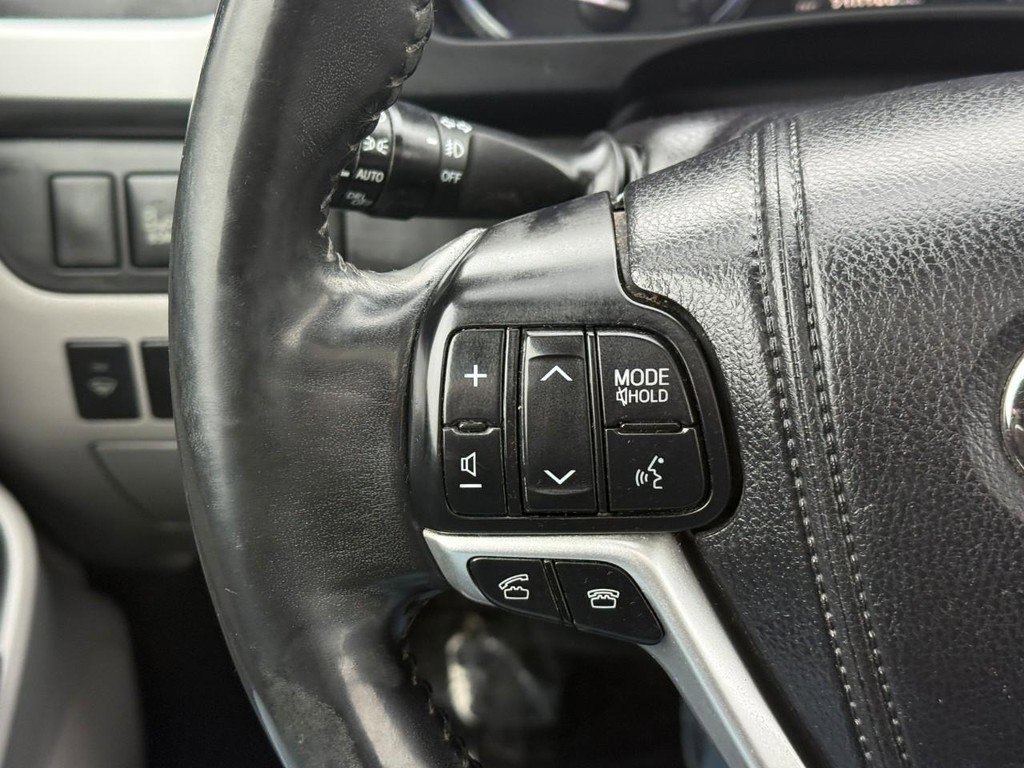 Used 2015 Toyota Highlander Limited image 24