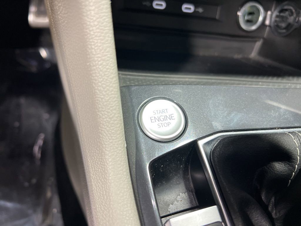 Used 2024 Volkswagen Tiguan SE R-Line image 32