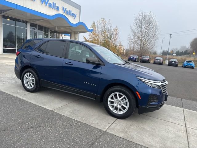 Used 2022 Chevrolet Equinox LS w/ LS Convenience Package image 2