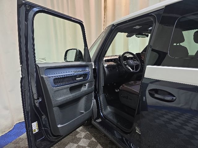 Certified 2025 Volkswagen ID. Buzz Pro S Plus AWD/4WD image 11