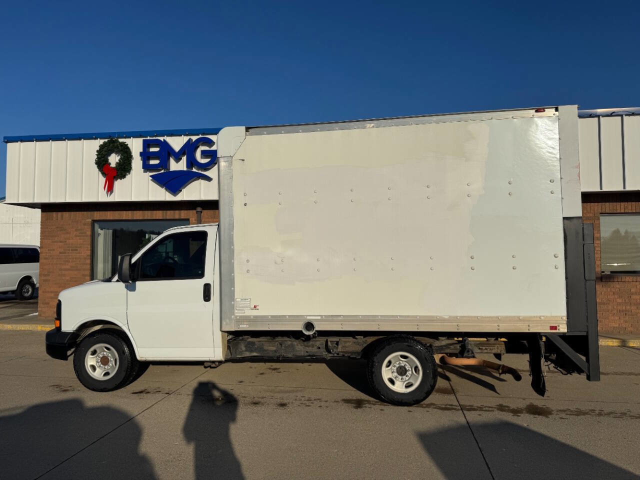 Used 2014 Chevrolet Express 3500 3500 2dr 139 in. WB Cutaway  w image 2
