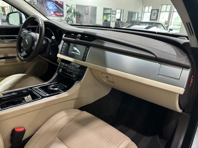 Used 2017 Jaguar XF Prestige RWD image 51