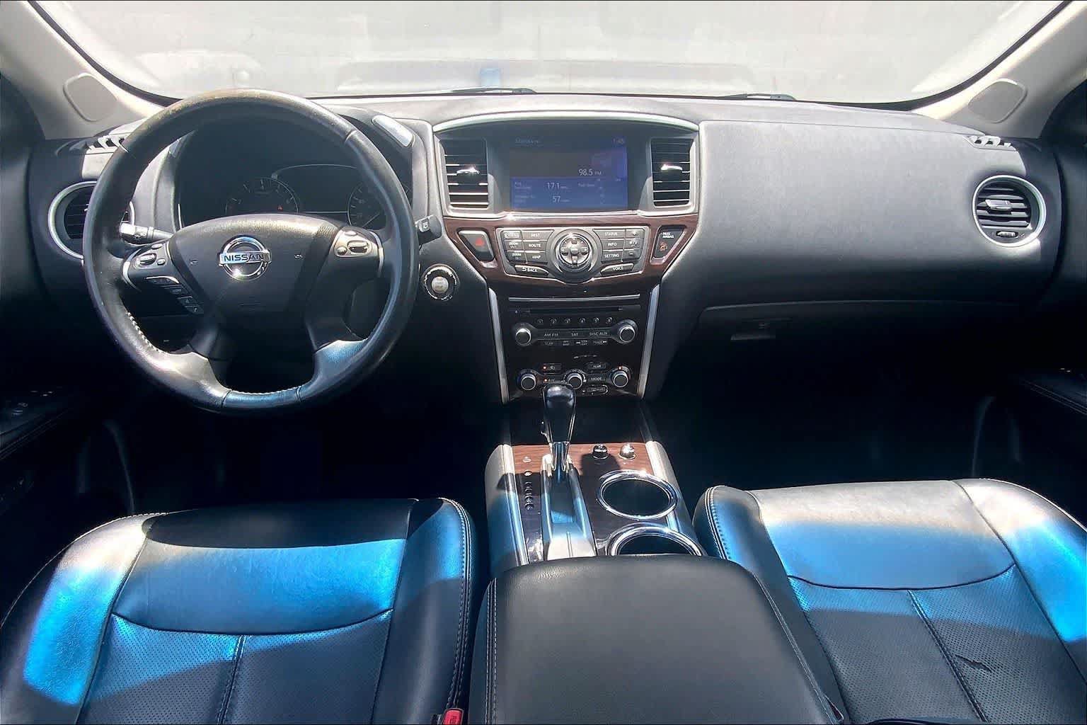 Used 2015 Nissan Pathfinder Platinum w/ Family Entertainment Package FWD image 10