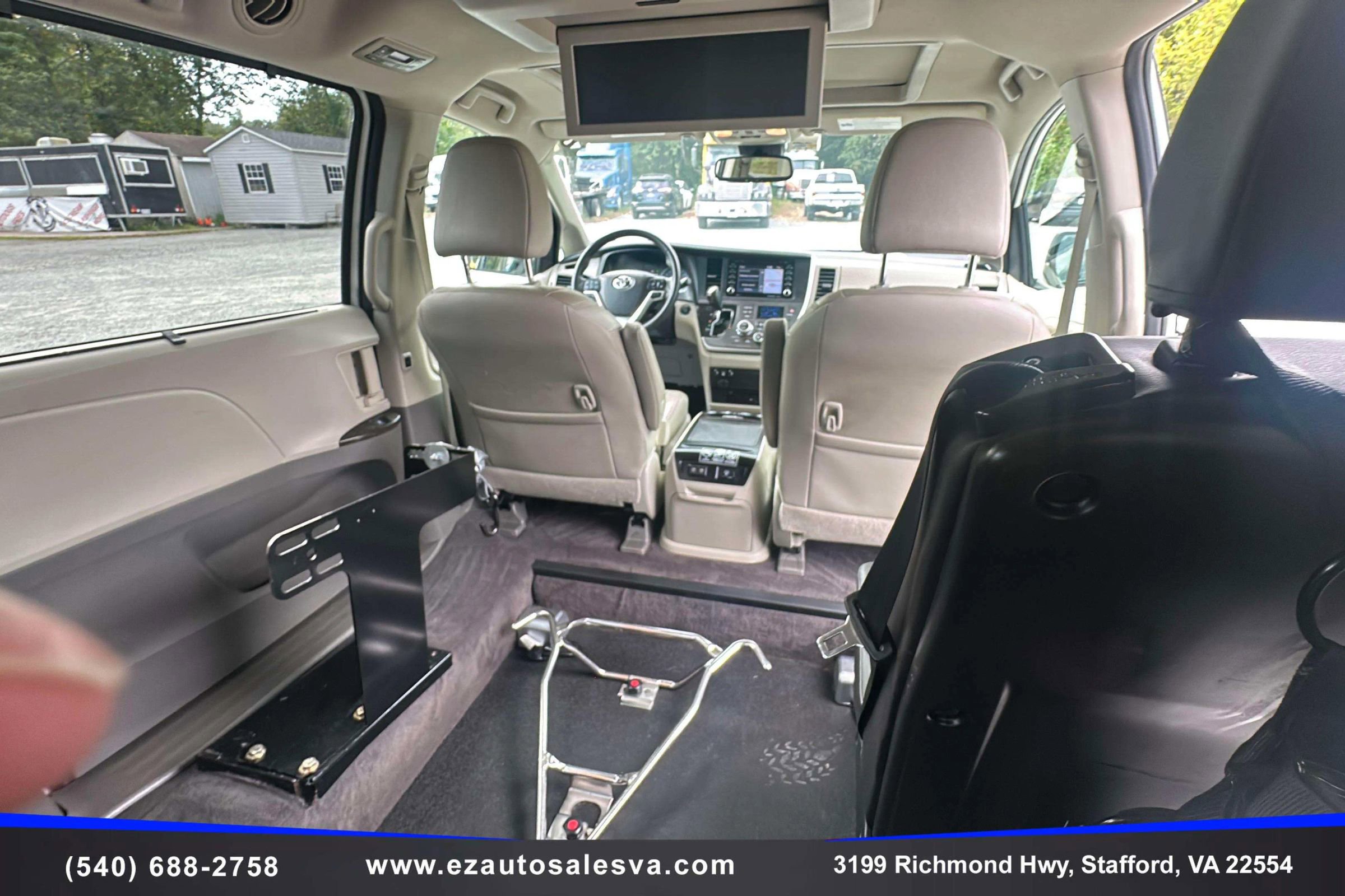 Used 2020 Toyota Sienna XLE image 27
