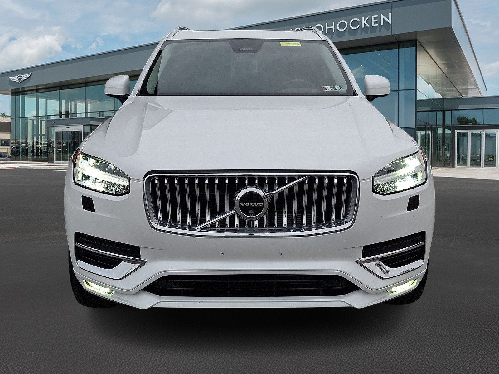 Used 2024 Volvo XC90 B5 Plus AWD/4WD image 3