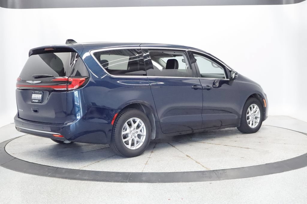 Certified 2023 Chrysler Pacifica Touring-L FWD image 6