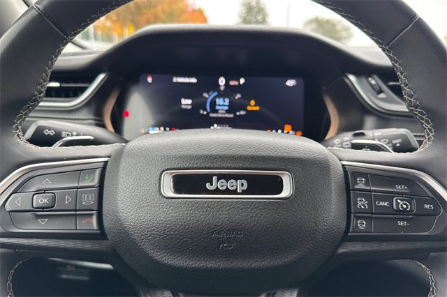 Used 2023 Jeep Grand Cherokee L Laredo image 37