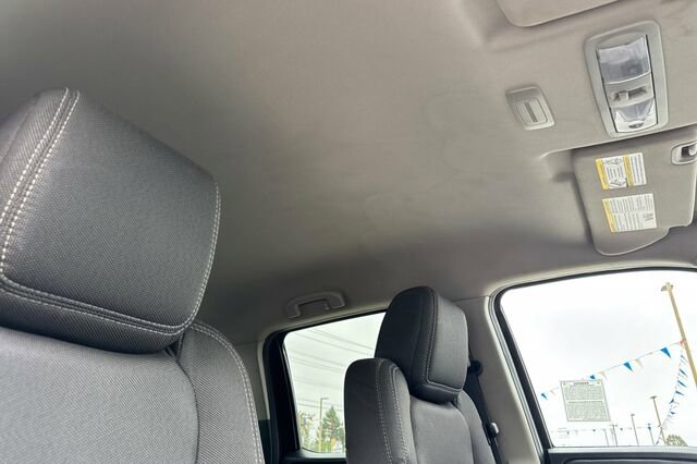 Used 2023 Nissan Frontier SV image 16