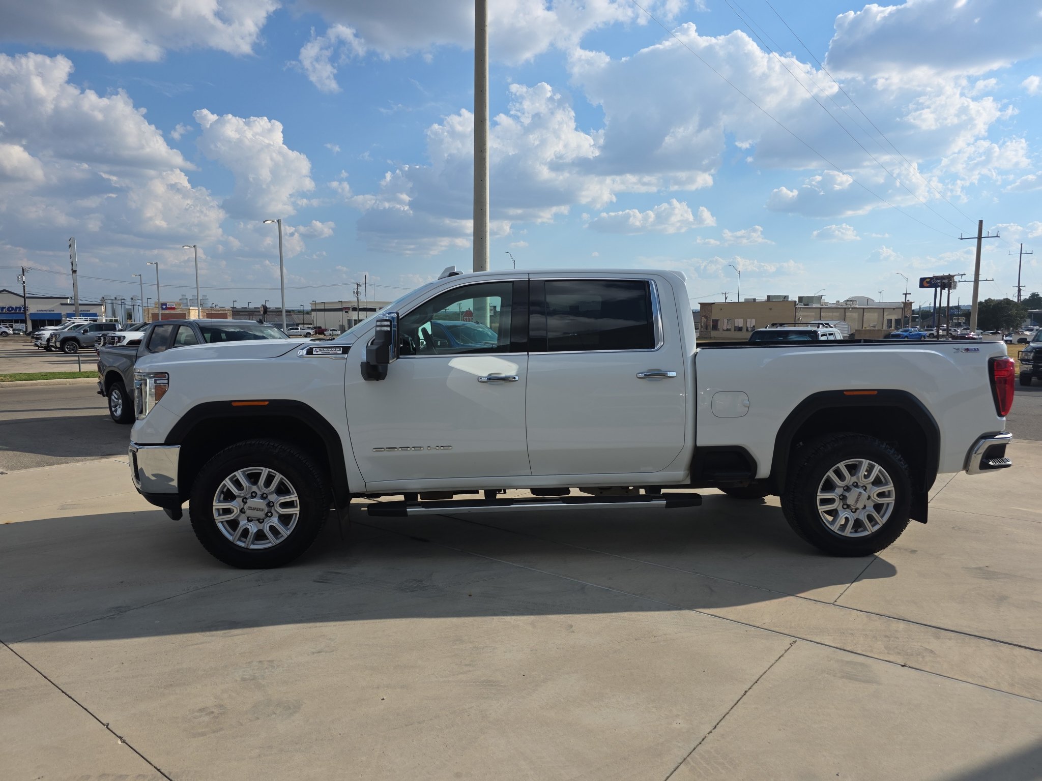 Used 2021 GMC Sierra 2500 SLT w/ Texas SLT Premium Package AWD/4WD image 4