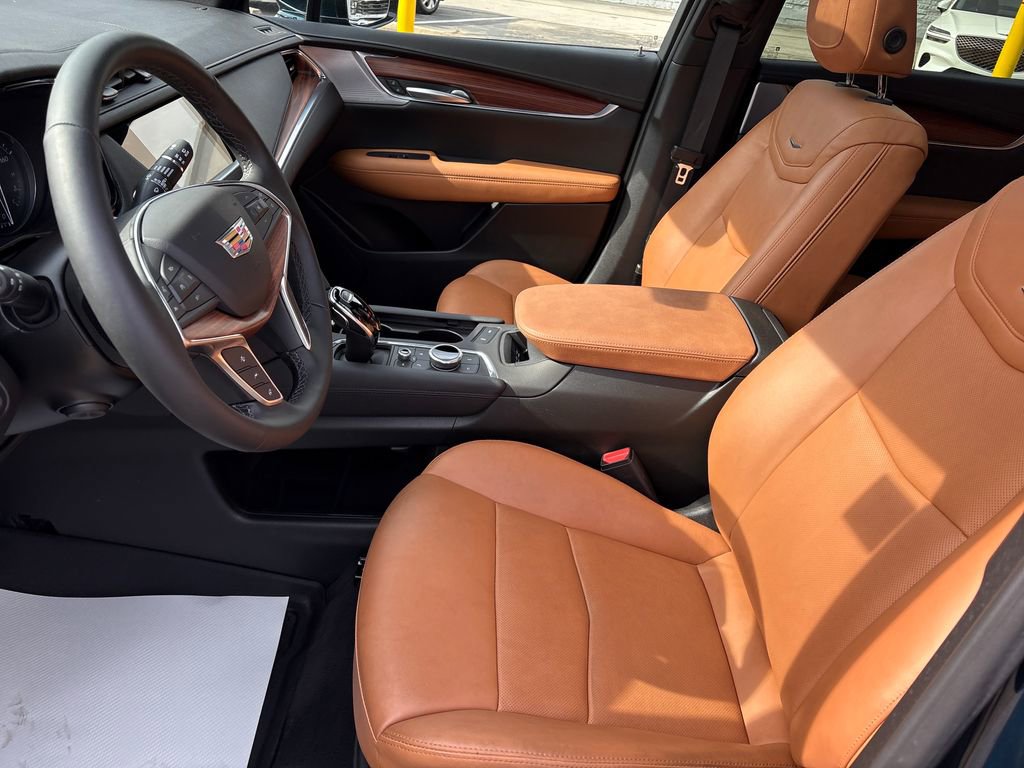 Used 2025 Cadillac XT5 Premium Luxury w/ Technology Package image 9