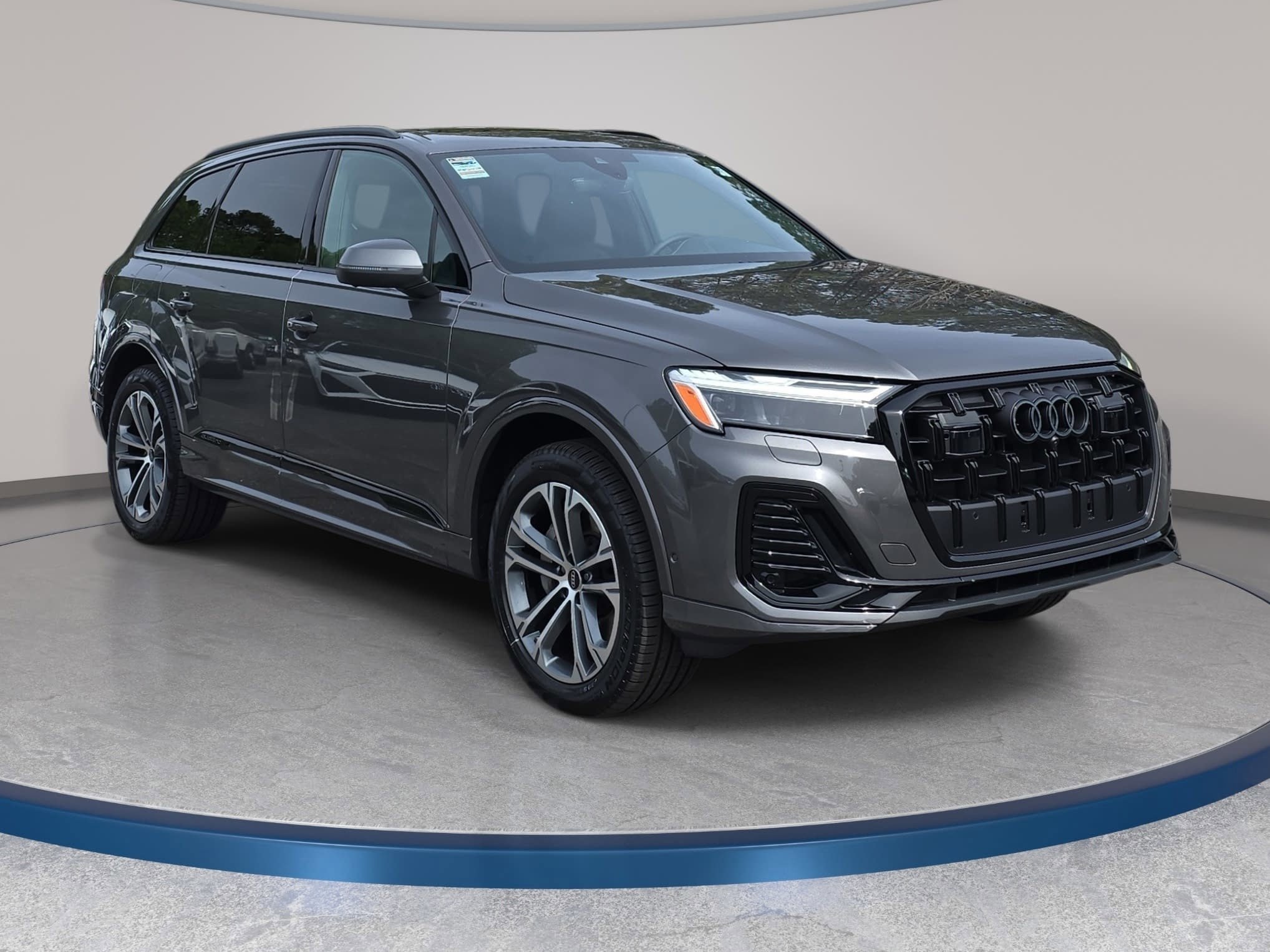 Used 2025 Audi Q7 2.0T Premium w/ Convenience Plus Package AWD/4WD image 3