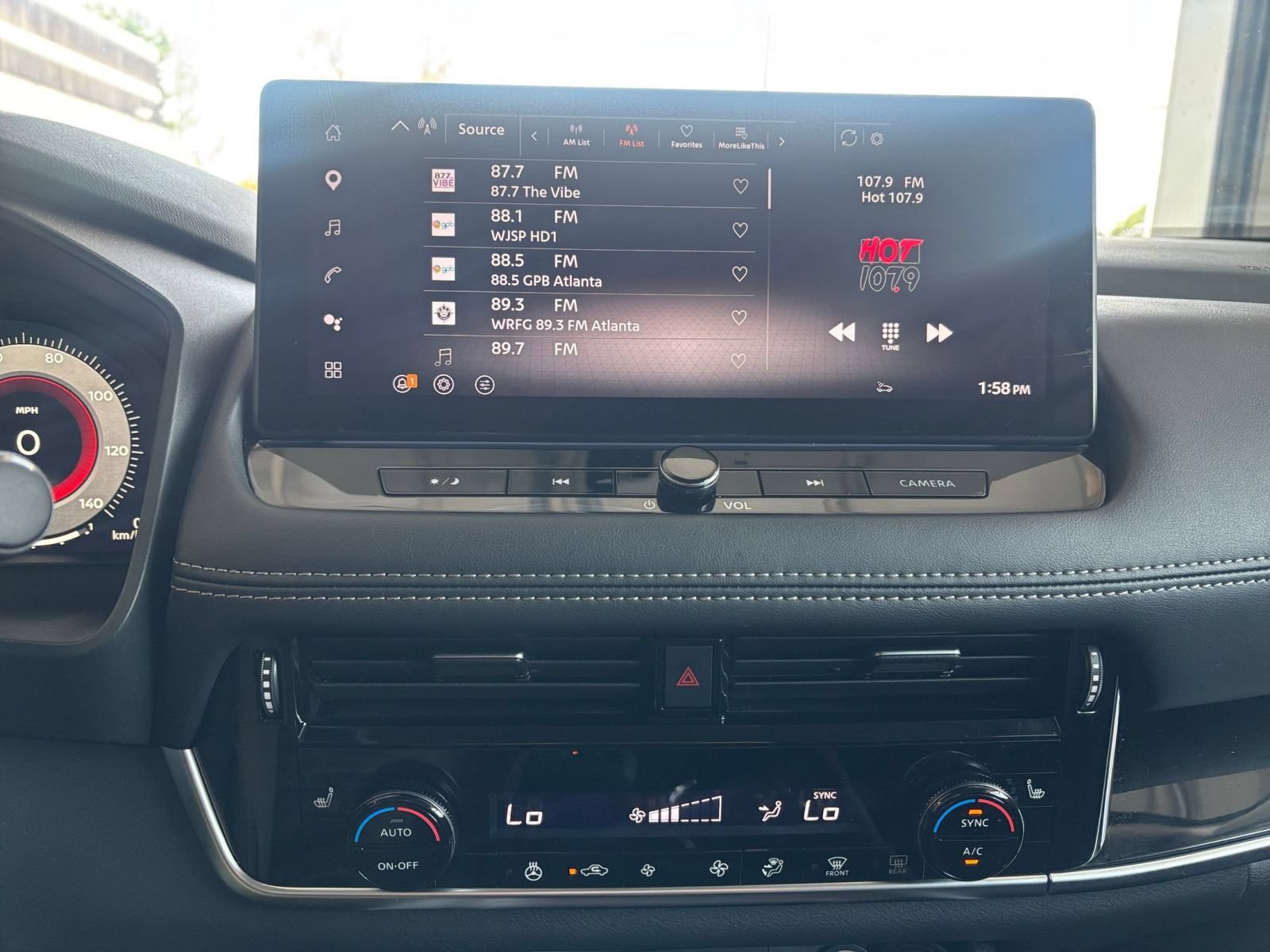 Used 2026 Nissan Rogue SL FWD image 16