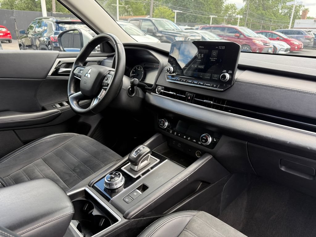 Used 2024 Mitsubishi Outlander SE AWD/4WD image 17
