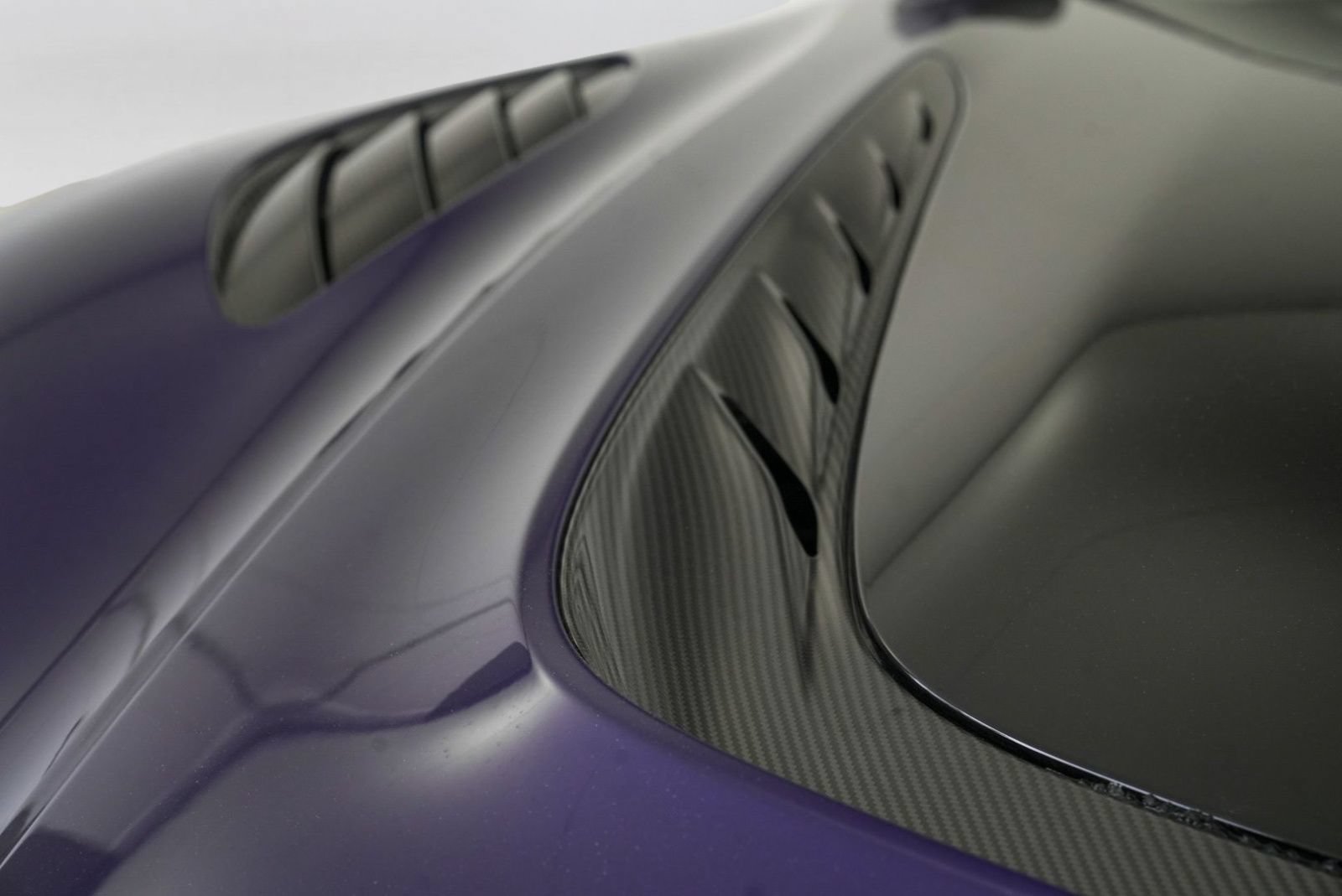 Used 2023 Aston Martin DBS Coupe RWD image 40