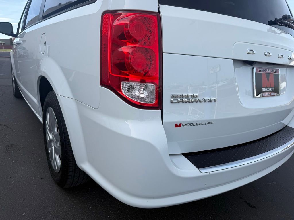 Used 2018 Dodge Grand Caravan SE w/ UConnect Hands-Free Group image 14