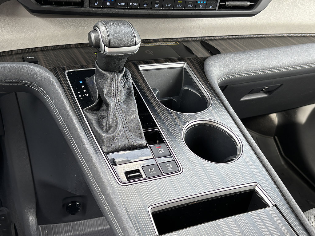 Certified 2023 Toyota Sienna Limited FWD image 41
