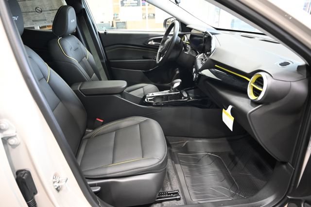 New 2026 Chevrolet Trax ACTIV w/ Sunroof Package FWD image 10