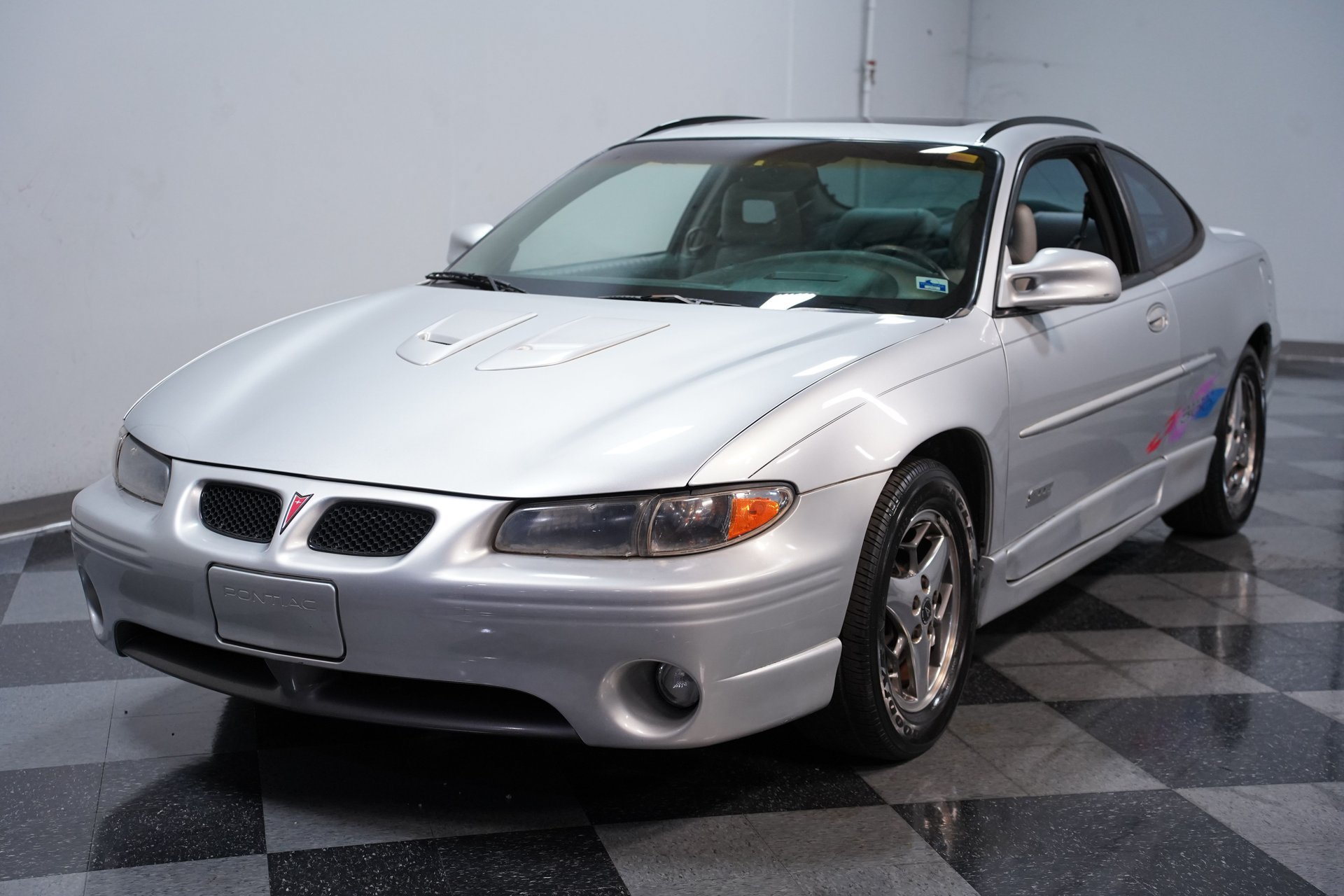 Used 2000 Pontiac Grand Prix GTP w/ Opt Pkg FWD image 16
