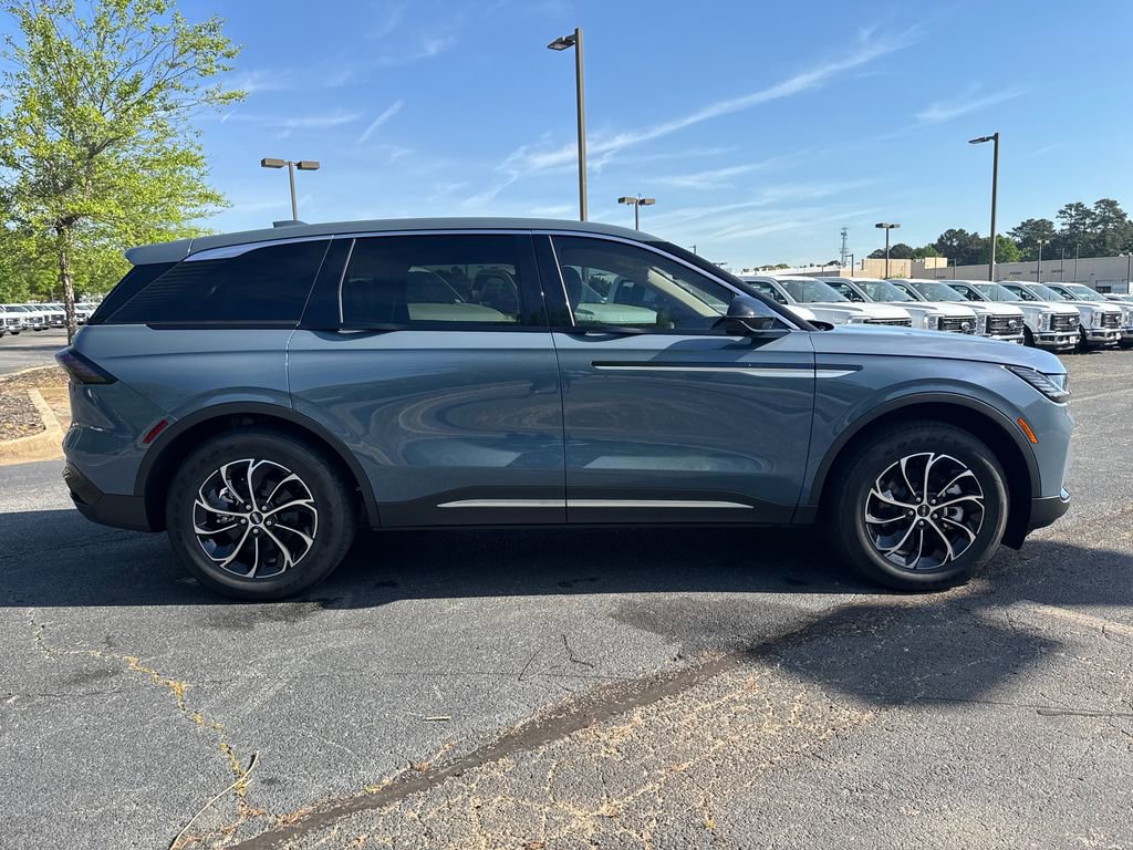 Used 2025 Lincoln Nautilus Premier AWD/4WD image 4