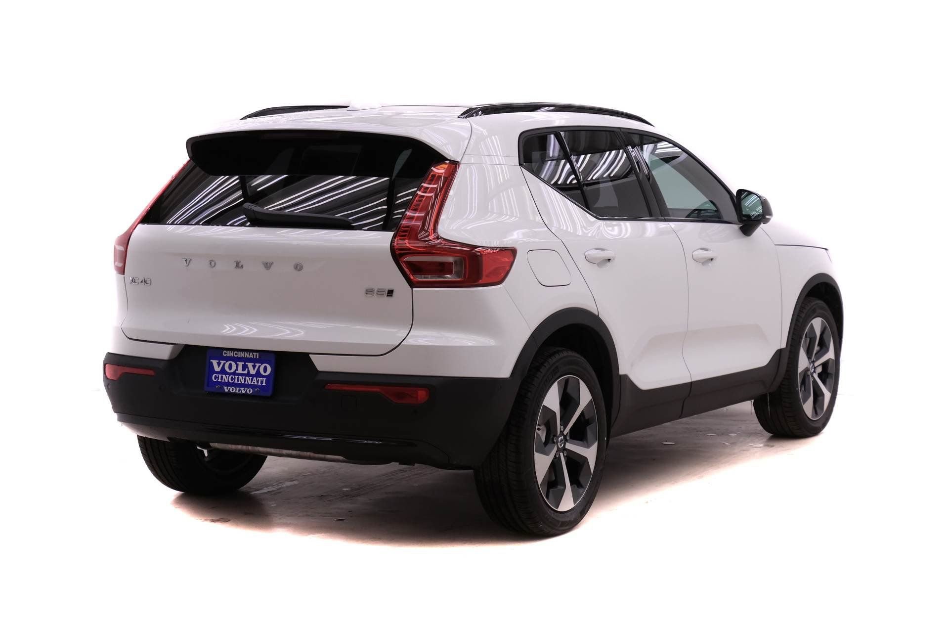 New 2026 Volvo XC40 B5 Plus w/ Protection Package Premier AWD/4WD image 4