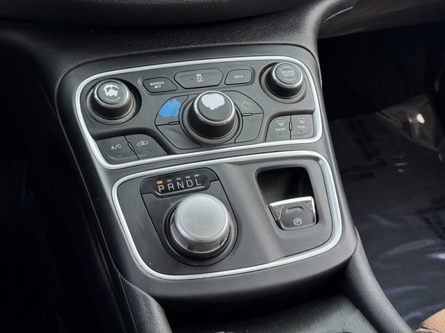 Used 2015 Chrysler 200 Limited image 4