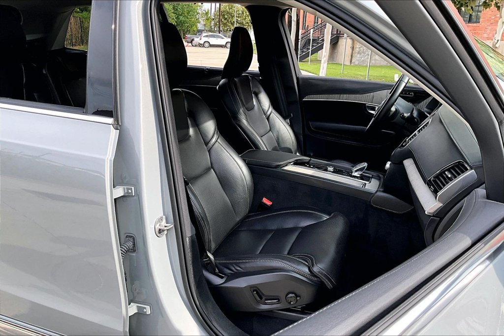 Used 2025 Volvo XC90 B5 Ultra AWD/4WD image 10